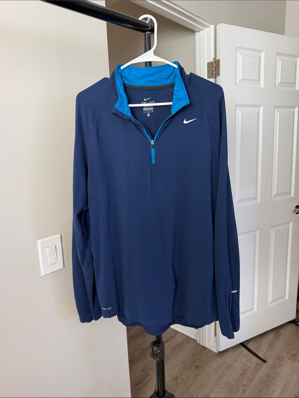 Nike men’s top